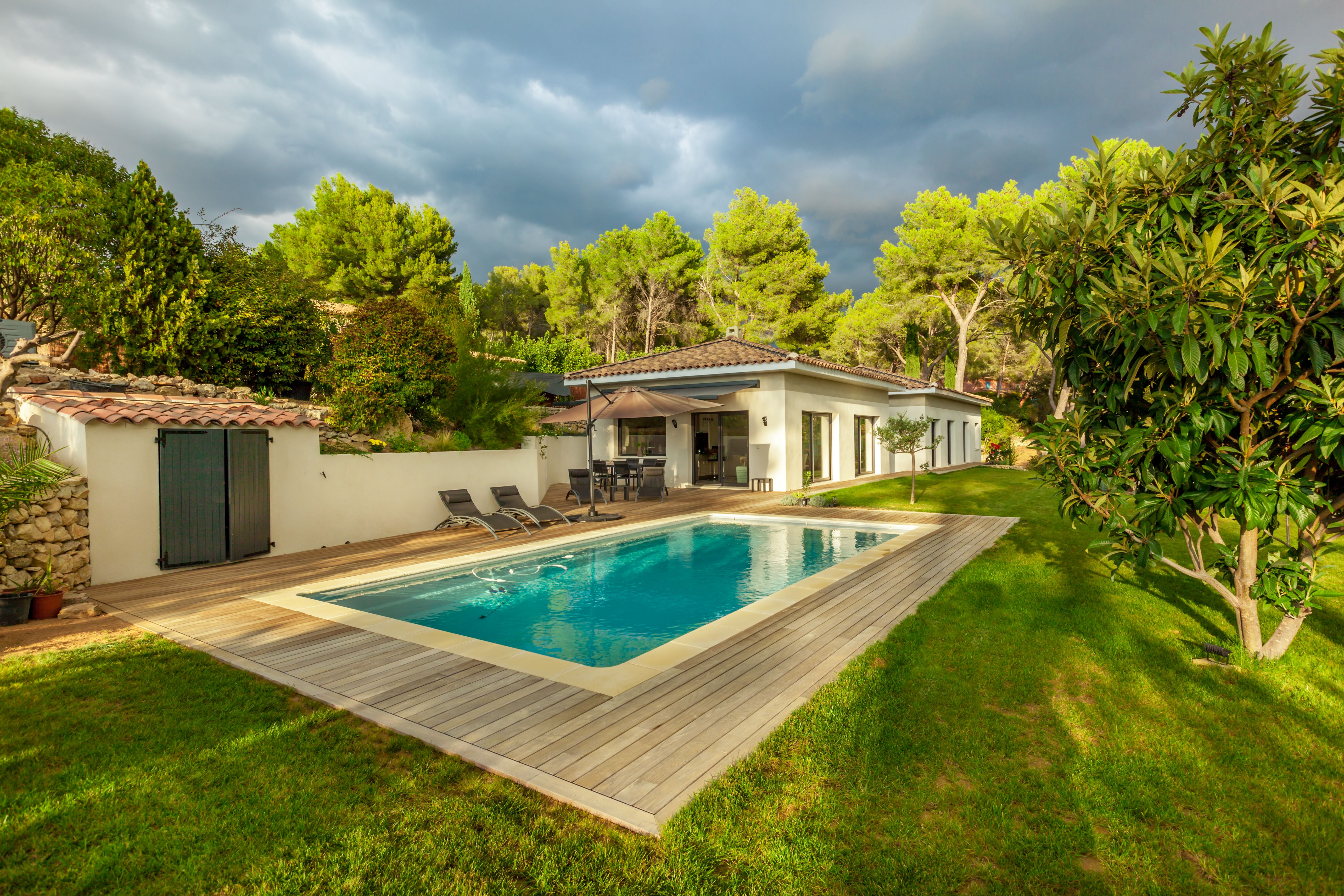 Villa R